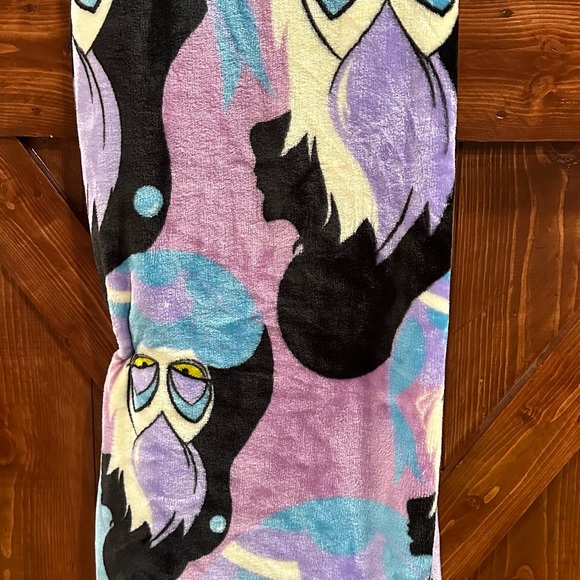 Disney Villains Ursula Plush Throw Blanket - Picture 2 of 2